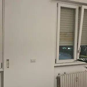 Shining House In Apartamento Milán